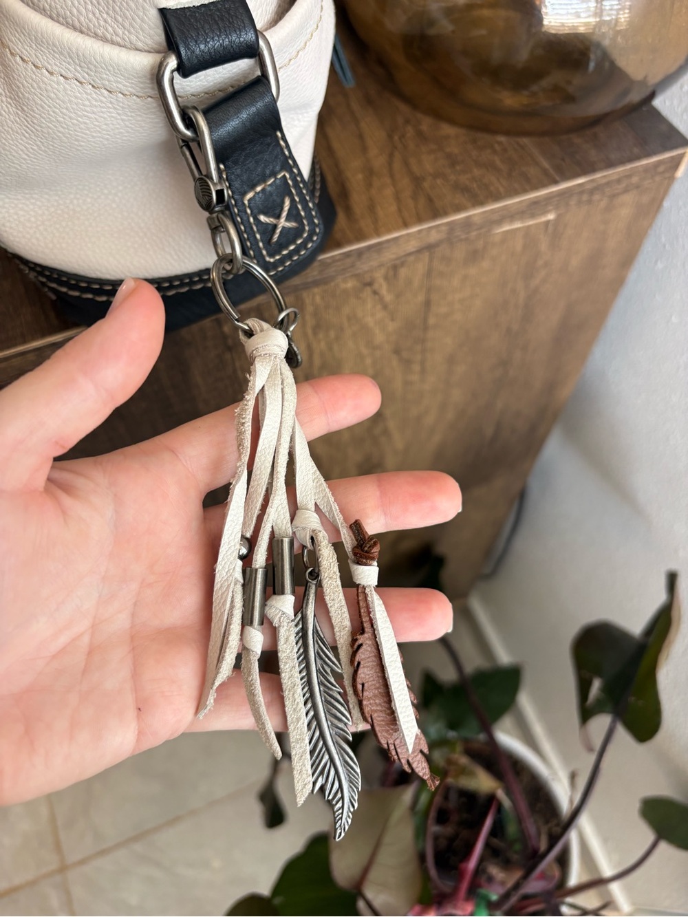 The Sak Kendra Pebble Leather Hobo Bag in Cream and Navy With Boho Bag Charm - Picture 5 of 8